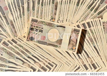 Currency flowing through monetary easing policy (bandage) 68381455