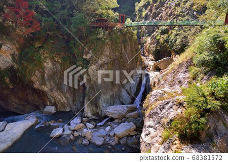 太魯閣峽谷 Tunnel in Hualien Taroko National Park,Taiwa 68381572