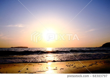 Sea	 68383797