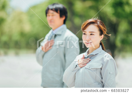 Employee wearing work clothes 68383827
