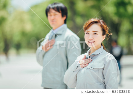 員工穿著工作服 68383828