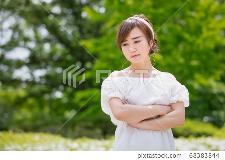 Woman in the green Woman in the green 68383844