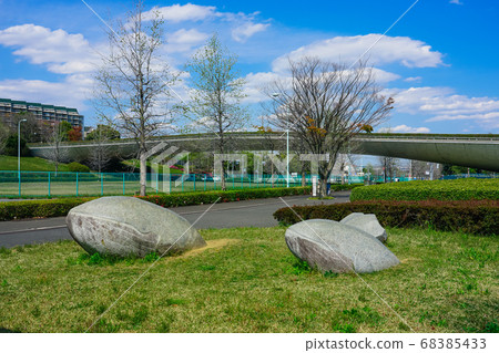稻城中央公園一覽無餘，可以俯瞰鯨魚大橋 68385433