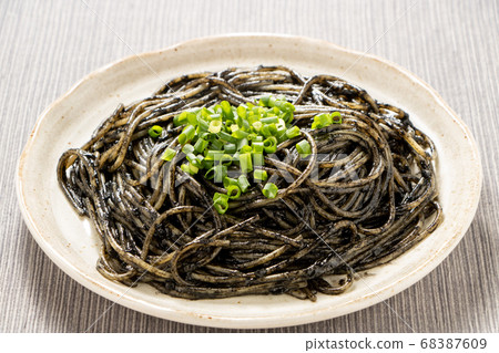 Squid Miss Spaghetti (green onion topping). 68387609