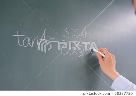 Up of hand writing mathematical formula on blackboard 68387720