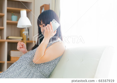 Smartphone pregnant woman hand fist copy space 68387919