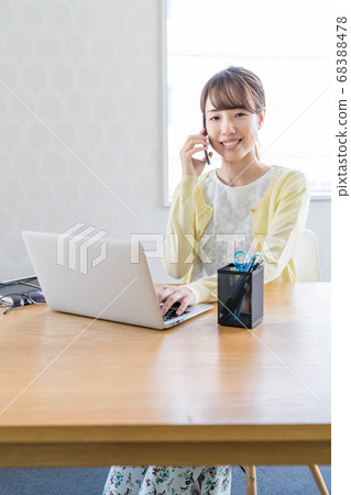 Telework woman calling 68388478