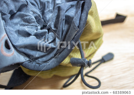 Chalk bag used for rock climbing with freshly poured chalk 68389063