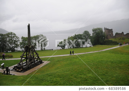 England, Loch Ness, Urquhart Castle, Stone Crusher England, Loch Ness, Urquhart Castle, Stone Crusher 68389586