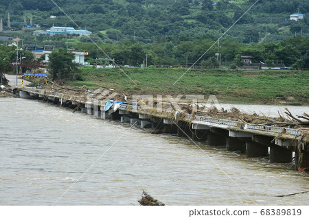 大雨後韓國全羅南道求禮郡求禮邑Seomjin River Bridge 大雨後韓國全羅南道求禮郡求禮邑Seomjin River Bridge 68389819