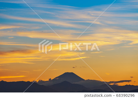 富士山和從東京的日落天空 68390296