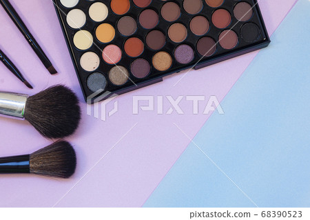 Cosmetics and brushes 68390523
