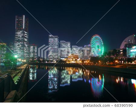 Minatomirai Evening View-From Universal Bridge 68390590