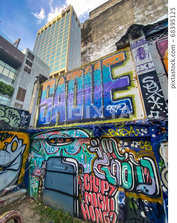 Graffitis in Bangkok Thailand south east asia Graffitis in Bangkok Thailand south east asia 68395125