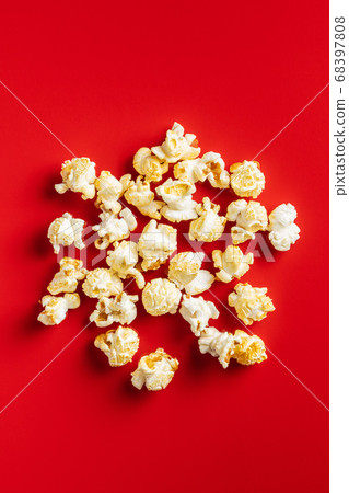 Sweet tasty popcorn. 68397808