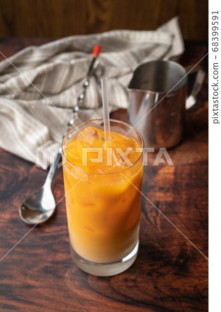 thai style iced milk tea 68399591