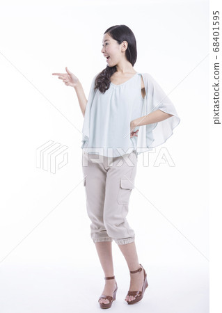 女人指著 女人指著 68401595