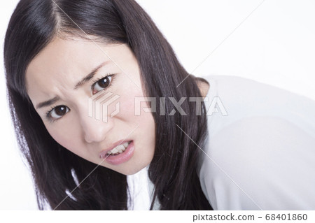 An angry woman 68401860