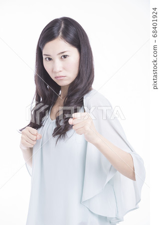 A woman punching 68401924