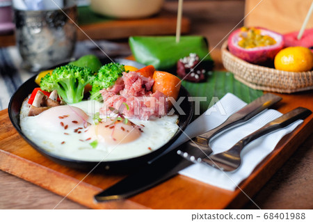 Breakfast - Fried eggs with sausages, fermented Breakfast - Fried eggs with sausages, fermented 68401988