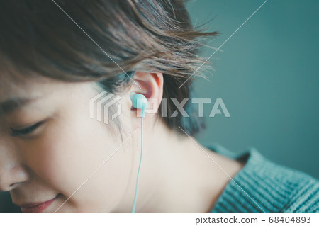 High quality earphones female High quality earphones female 68404893