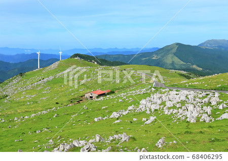 Midsummer Shikoku Karst 68406295