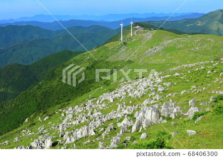 Midsummer Shikoku Karst 68406300