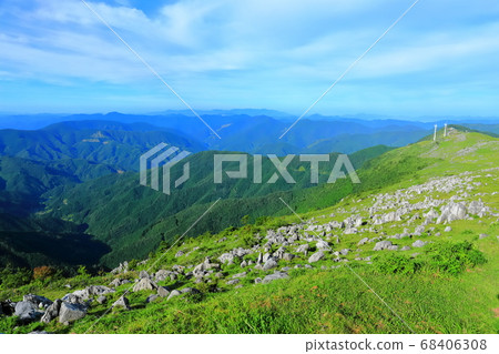 Midsummer Shikoku Karst 68406308