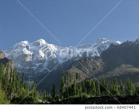 來自巴基斯坦Hunza Karimabad的Urtan I高峰（7,329m） 68407441
