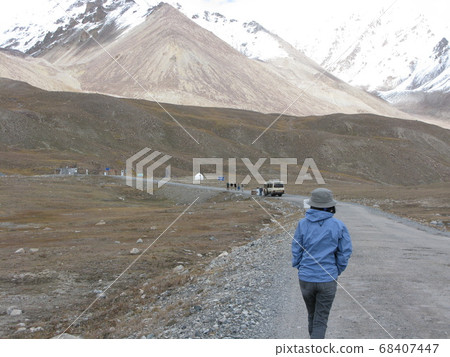 The end of the Karakorum Highway in Pakistan, the Khunjurab pass at the Chinese border (4,880m) The end of the Karakorum Highway in Pakistan, the Khunjurab pass at the Chinese border (4,880m) 68407447