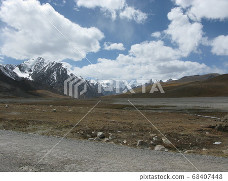 Pakistan: View of the Chinese side (Xinjiang Uygur Autonomous Region) from the Chinese border Kungjurab Pass Pakistan: View of the Chinese side (Xinjiang Uygur Autonomous Region) from the Chinese border Kungjurab Pass 68407448