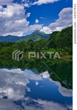 Myoko Sasagamine Kogen reflected in Shimizugaike 68407632