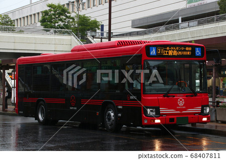 Kanto Expressway Bus in front of Utsunomiya Station (new paint, new Erga) 68407811