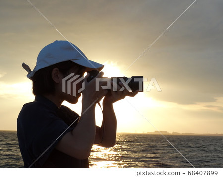 Female photographer Female photographer 68407899