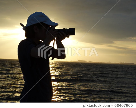 Female photographer 68407900