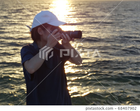 Female photographer Female photographer 68407902