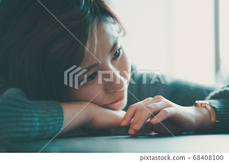 A woman in her 30s who has been dispatched 68408100