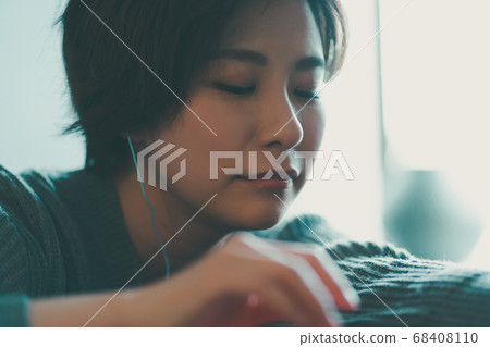 30s women lifestyle 68408110