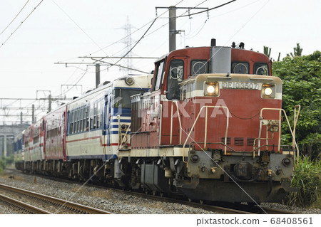 一輛JNR柴油車(新潟色),將運至緬甸出口。 一輛JNR柴油車(新潟色),將運至緬甸出口。 68408561