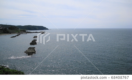 Whale wave coast and Yoneyama seen from Onori in Kashiwazaki city Whale wave coast and Yoneyama seen from Onori in Kashiwazaki city 68408767
