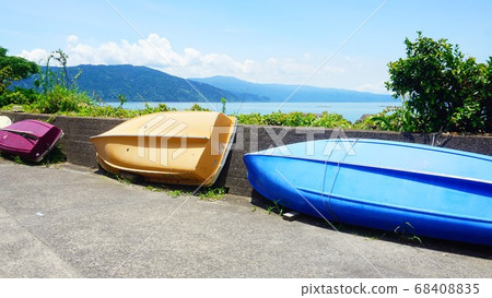 Multicolored boats 68408835