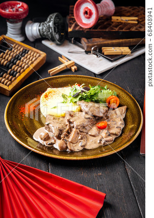 Stewed beef with mushrooms and mashed potato Stewed beef with mushrooms and mashed potato 68408941