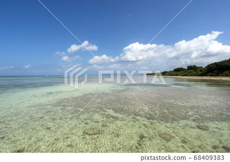 West pier of Taketomi-jima Island, Okinawa Prefecture 68409383