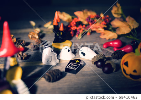 Halloween image (studio shot) 68410462