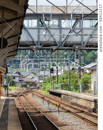 [Shimane Prefecture] JR Sanin Main Line Shinji Station, a track that branches off in front of the railway station 68411317