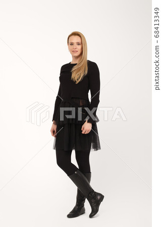 Full length portrait of attractive lady in casual Full length portrait of attractive lady in casual 68413349