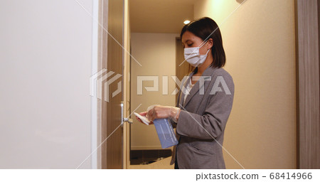 OL woman disinfection infection prevention wrist disinfection alcohol ethanol disinfection gel mask OL woman disinfection infection prevention wrist disinfection alcohol ethanol disinfection gel mask 68414966