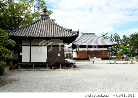 吉祥寺觀音（左）和本堂（右） 68415591