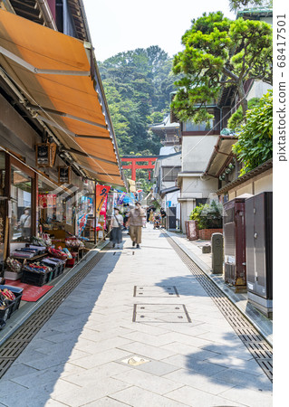 [Kanagawa Prefecture] Bensai Tennakamise Road on the approach to Ejima Shrine 68417501