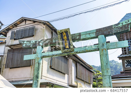 [Kanagawa] Bronze torii at the entrance of Eshima Shrine 68417557